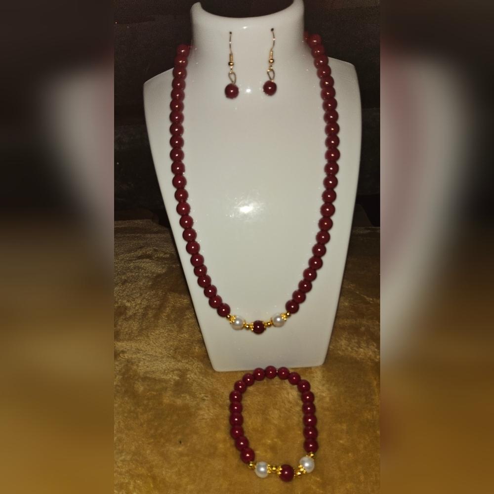 Luxurious Burgundy Beaded Necklace, Bracelet & Earrings Set with Gold Accents